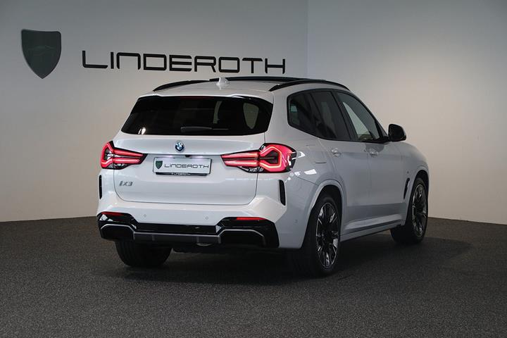 Hvid BMW iX3 fra 2023