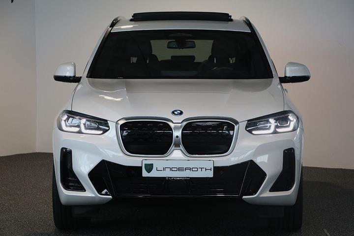 Hvid BMW iX3 fra 2023