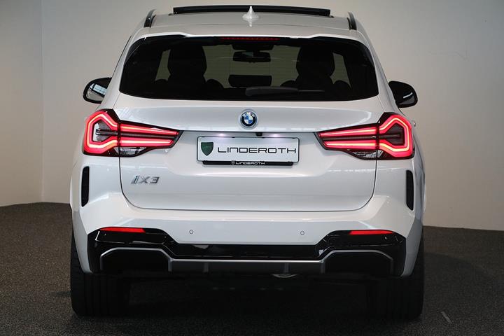 Hvid BMW iX3 fra 2023