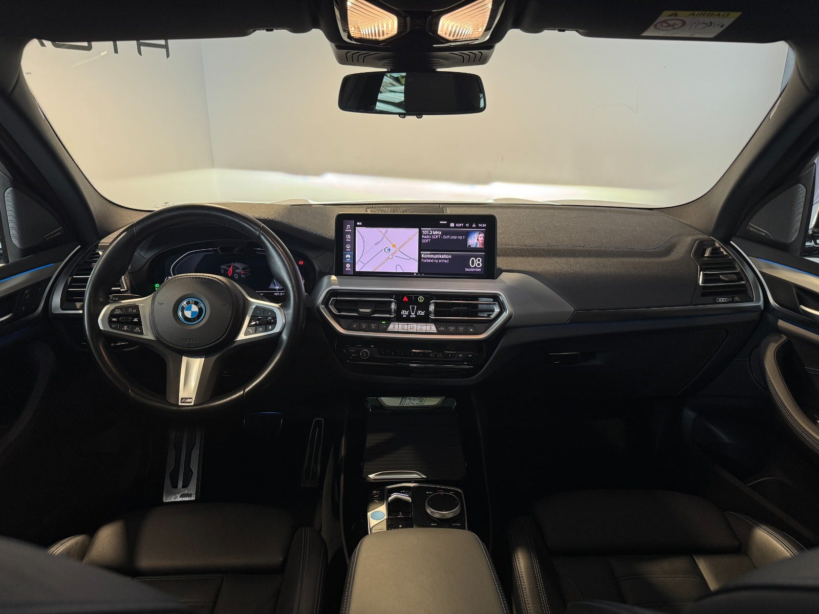 Hvid BMW iX3 fra 2023