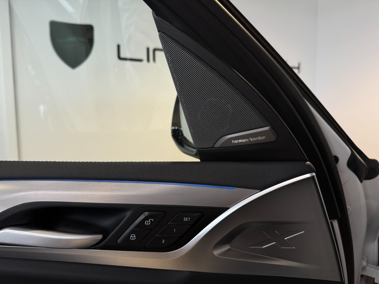 Hvid BMW iX3 fra 2023