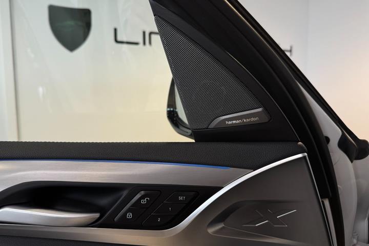 Hvid BMW iX3 fra 2023