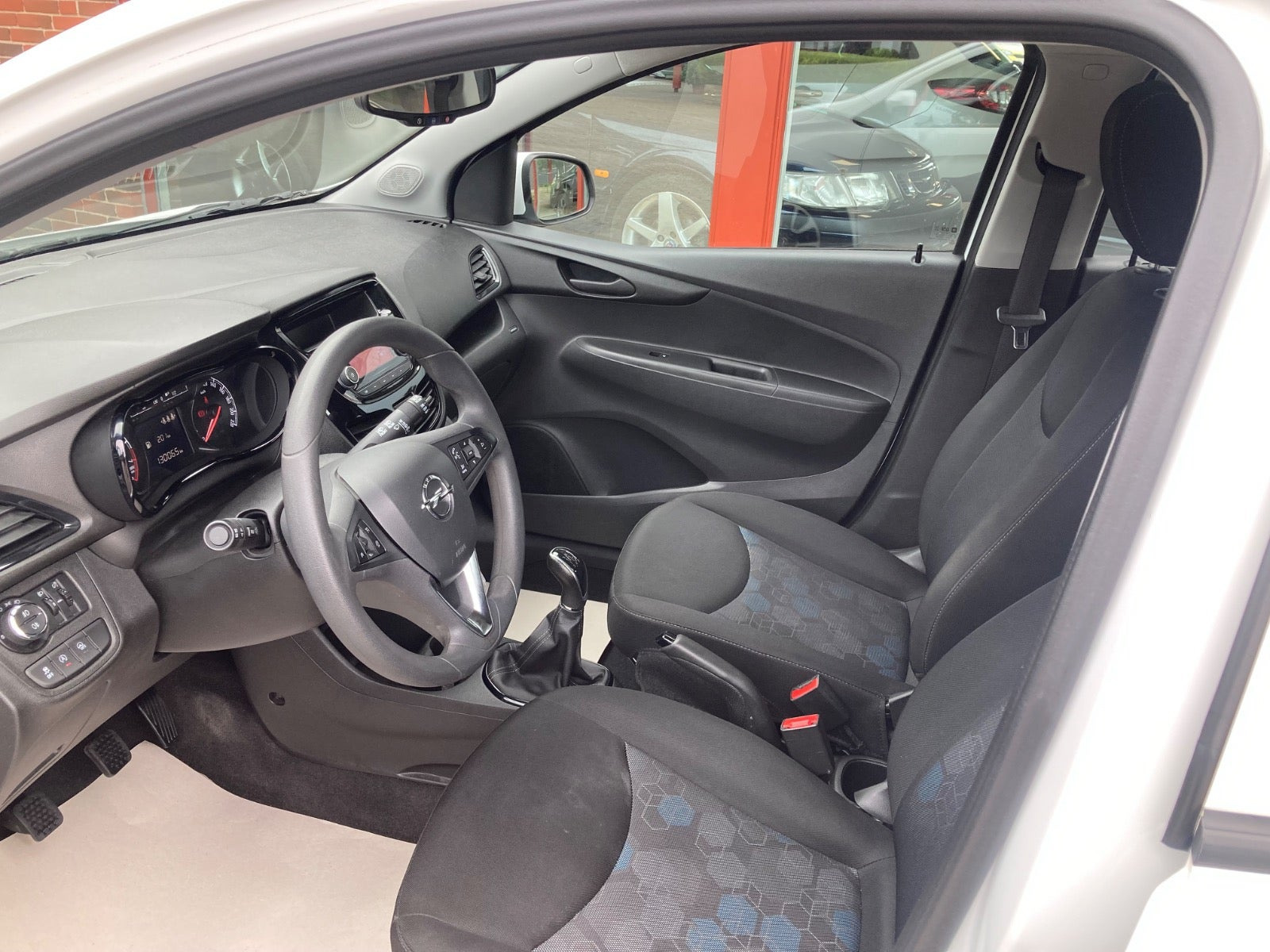 Hvid Opel Karl fra 2018