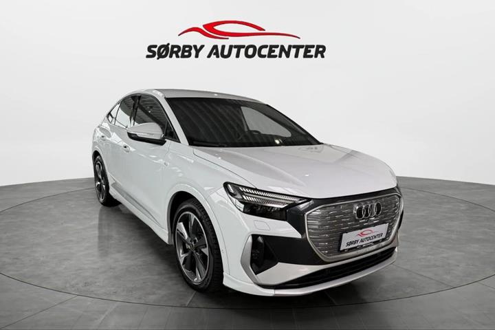 Hvid Audi Q4 e-tron fra 2023 set udefra