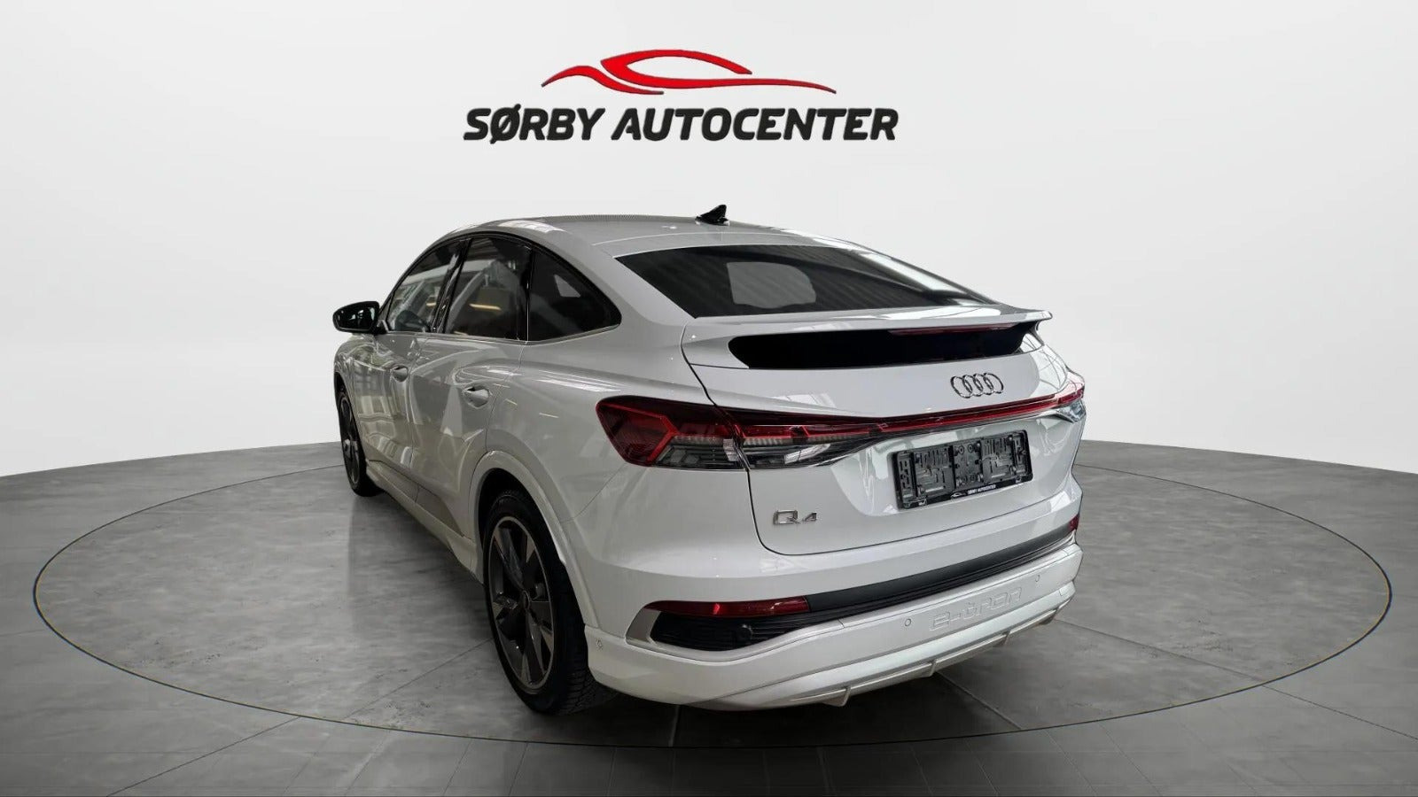 Hvid Audi Q4 e-tron fra 2023