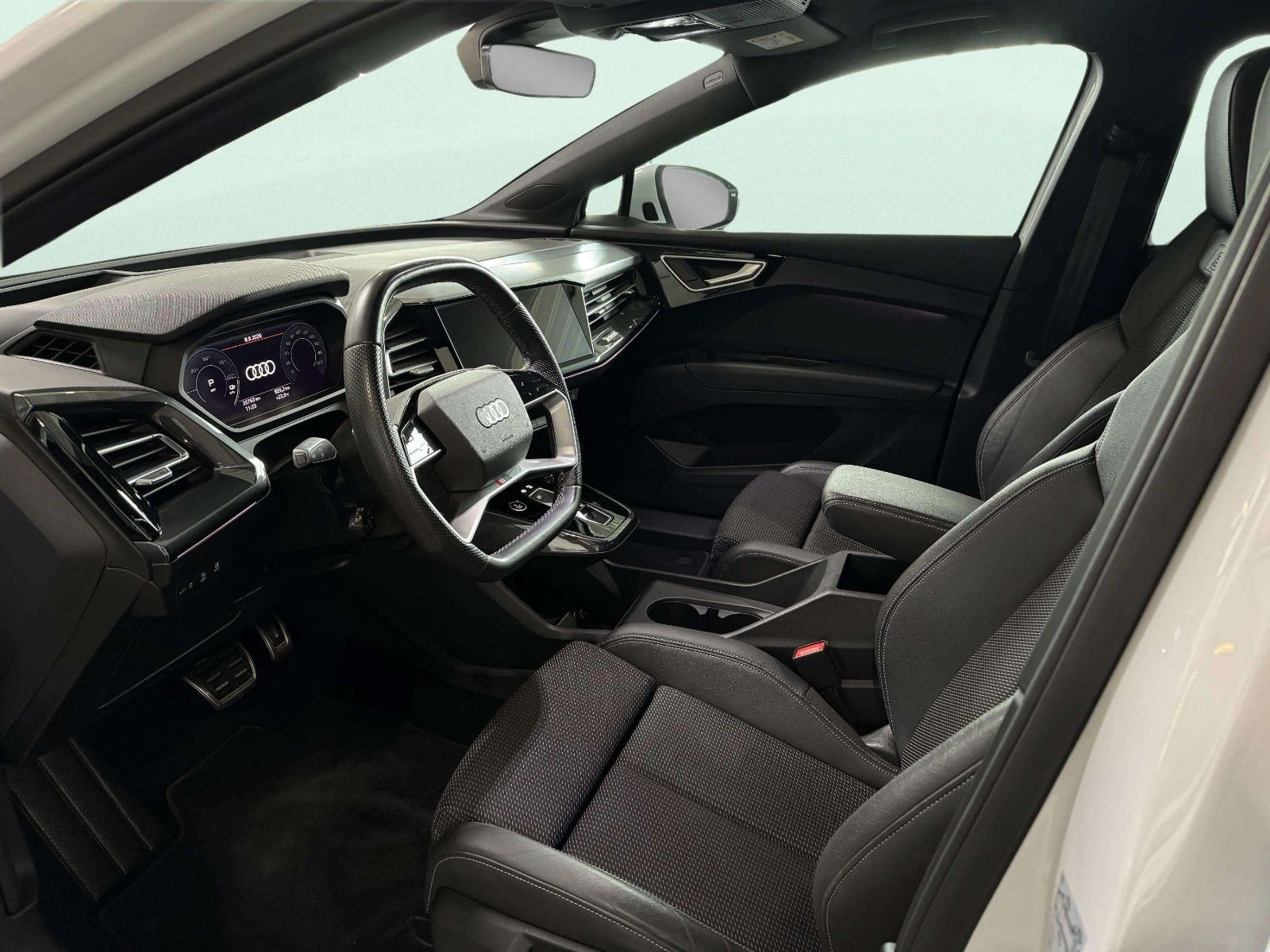 Hvid Audi Q4 e-tron fra 2023