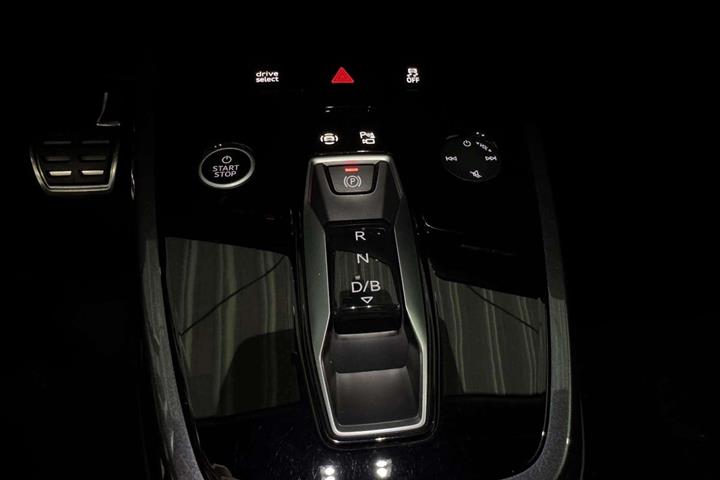 Hvid Audi Q4 e-tron fra 2023