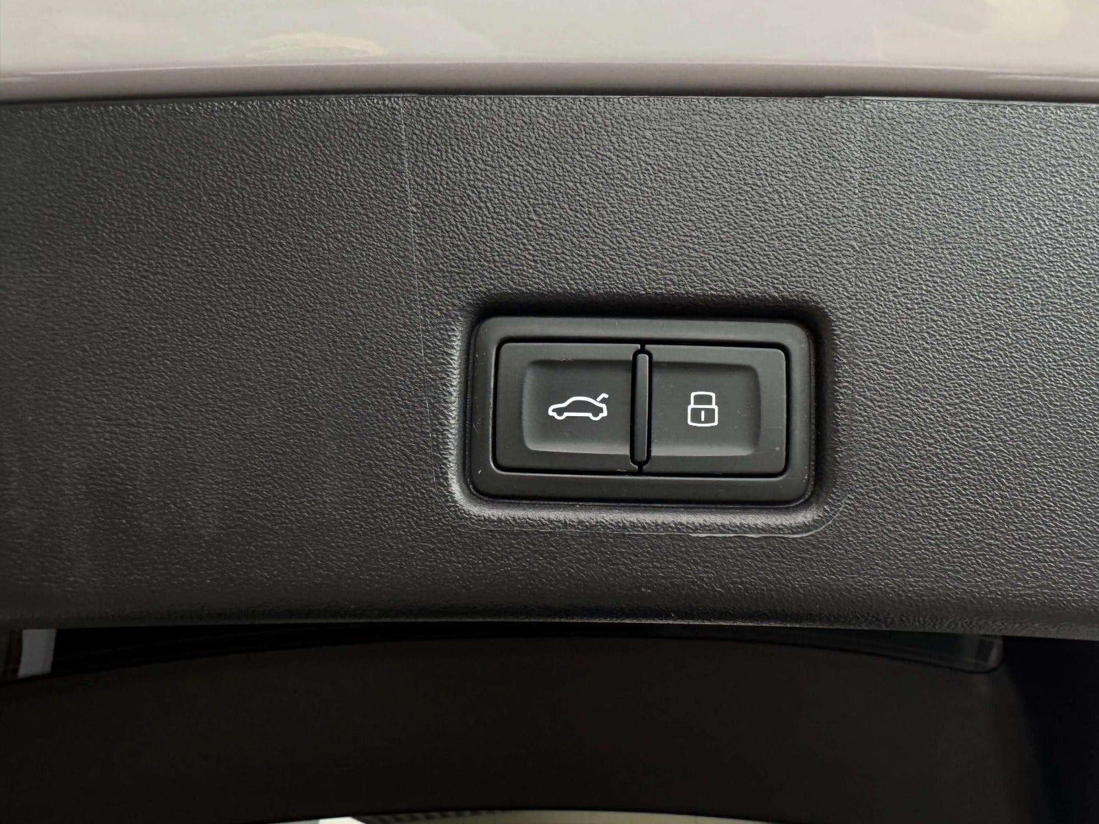 Hvid Audi Q4 e-tron fra 2023
