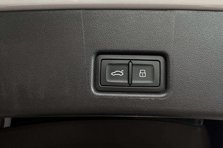 Hvid Audi Q4 e-tron fra 2023