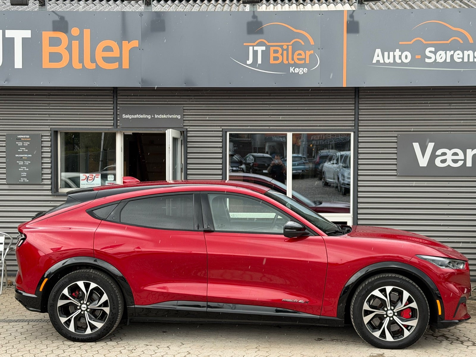 Rød Ford Mustang Mach-E fra 2021