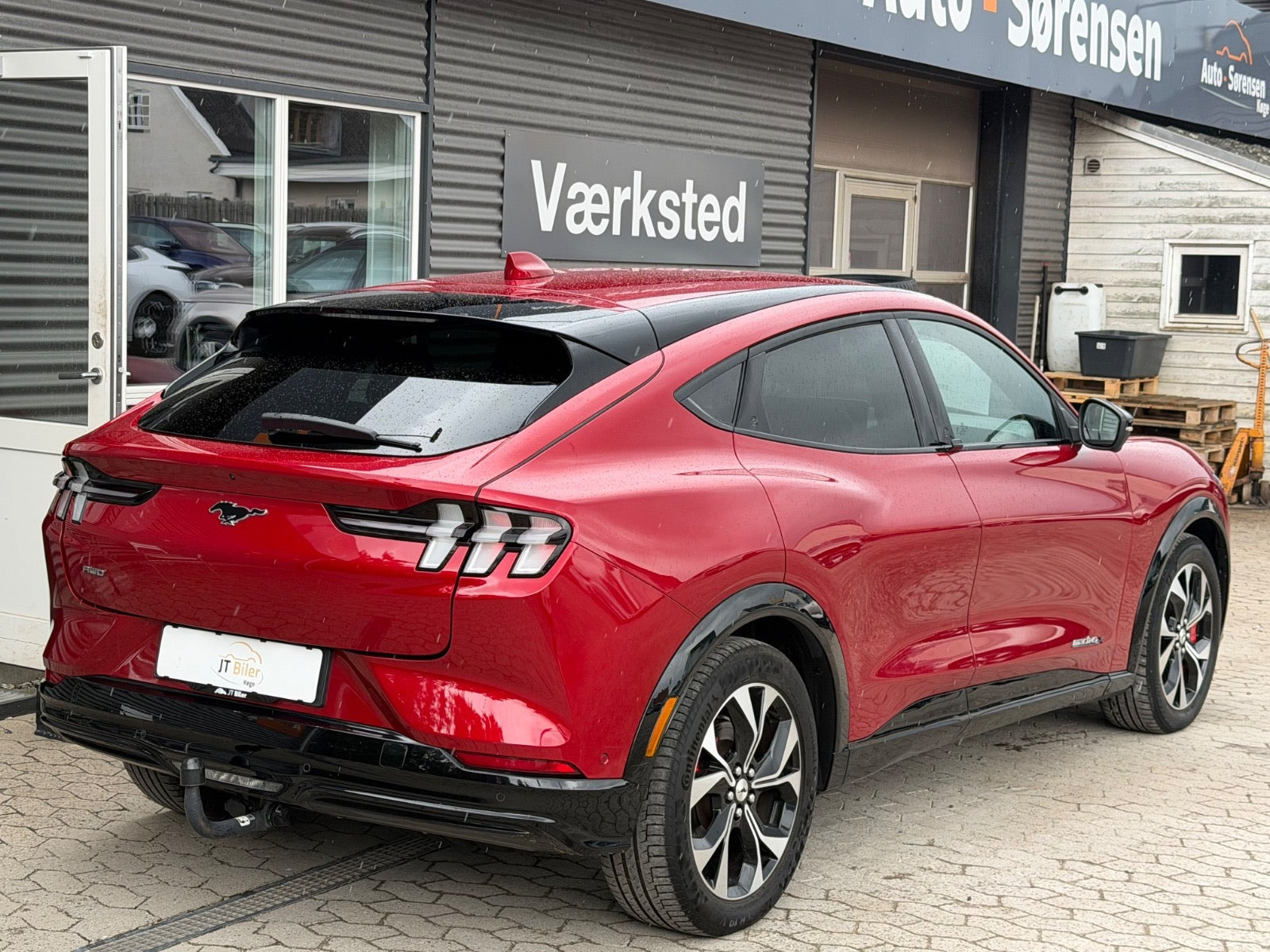 Rød Ford Mustang Mach-E fra 2021