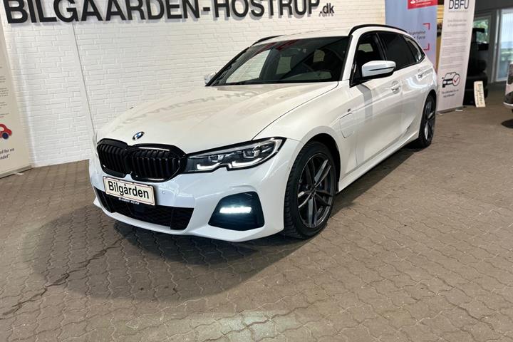 Hvid BMW 330e fra 2020