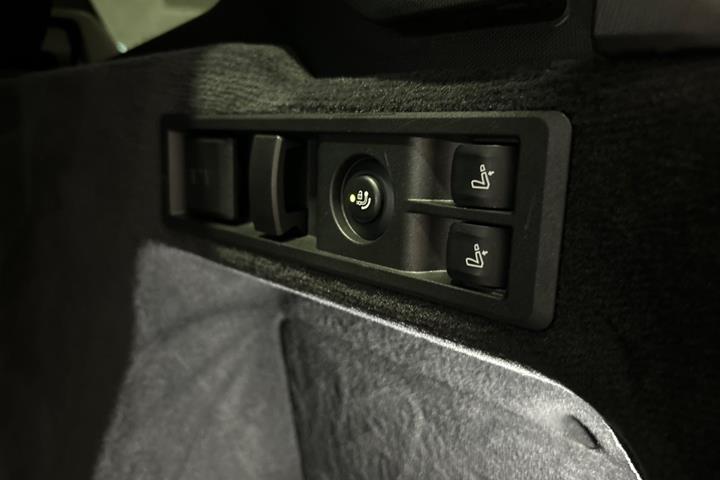 Hvid BMW 330e fra 2020