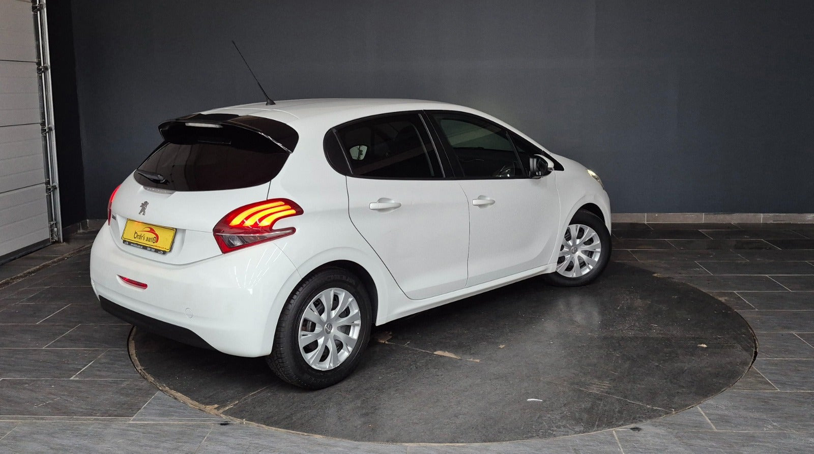 Hvid Peugeot 208 fra 2017