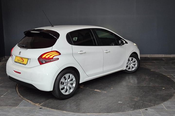 Hvid Peugeot 208 fra 2017