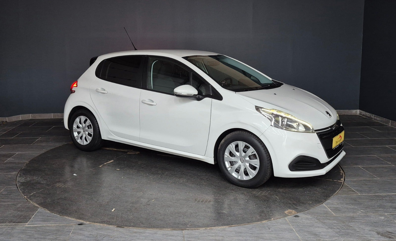Hvid Peugeot 208 fra 2017