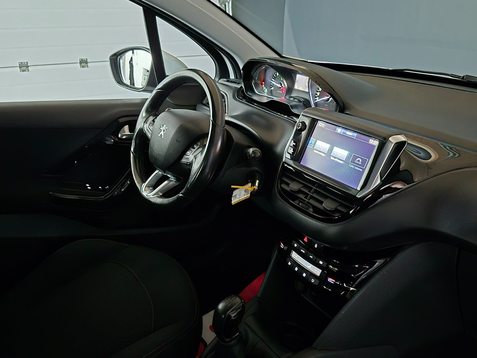 Hvid Peugeot 208 fra 2017