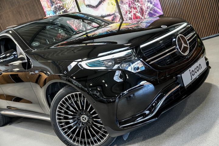 Sort Mercedes EQC400 fra 2021