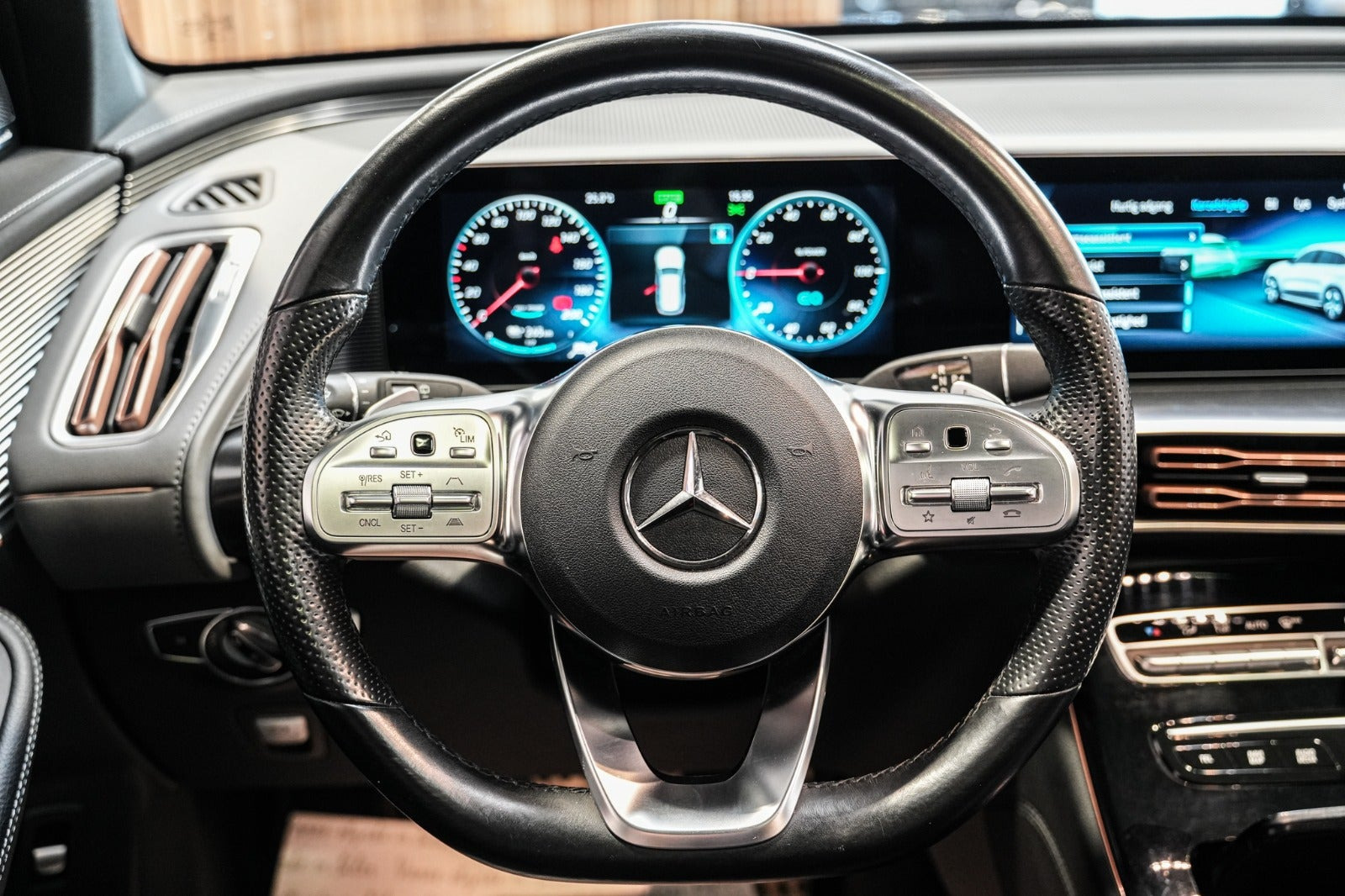 Sort Mercedes EQC400 fra 2021