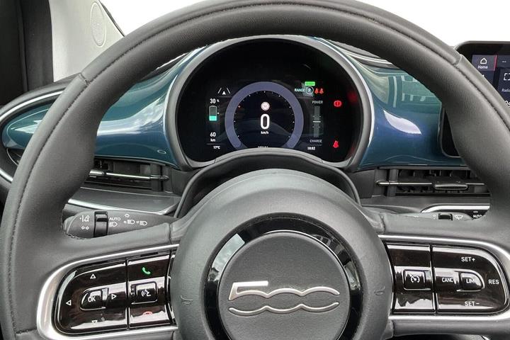 Grøn Fiat 500e fra 2024