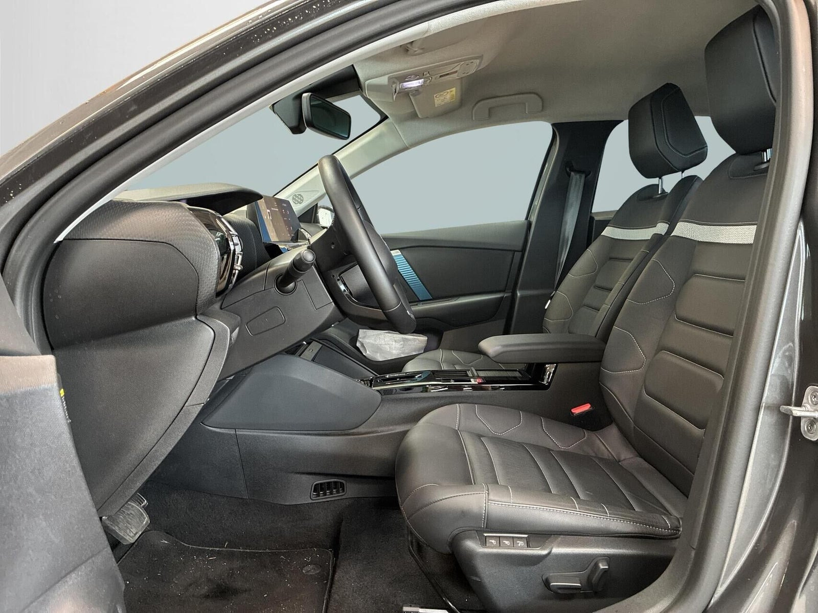 Grå Citroën ë-C4 X fra 2023