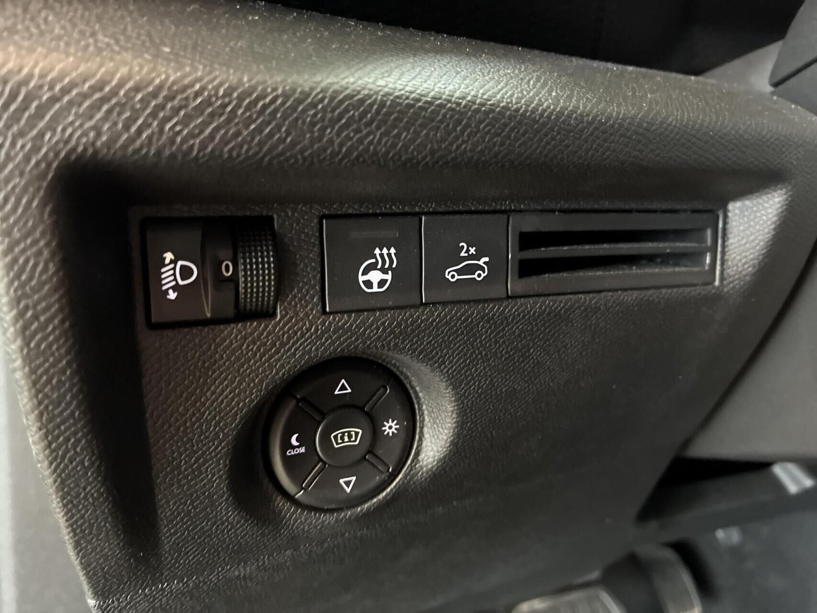 Grå Citroën ë-C4 X fra 2023