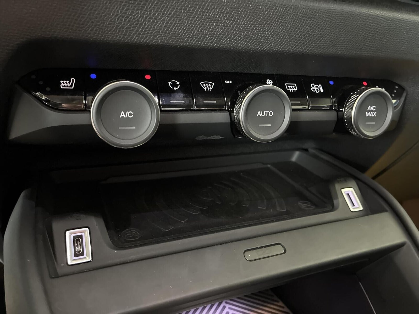 Grå Citroën ë-C4 X fra 2023