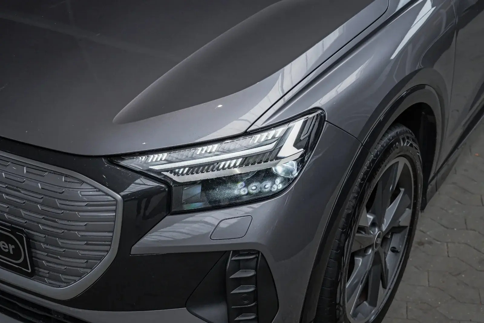 Grå Audi Q4 e-tron fra 2022