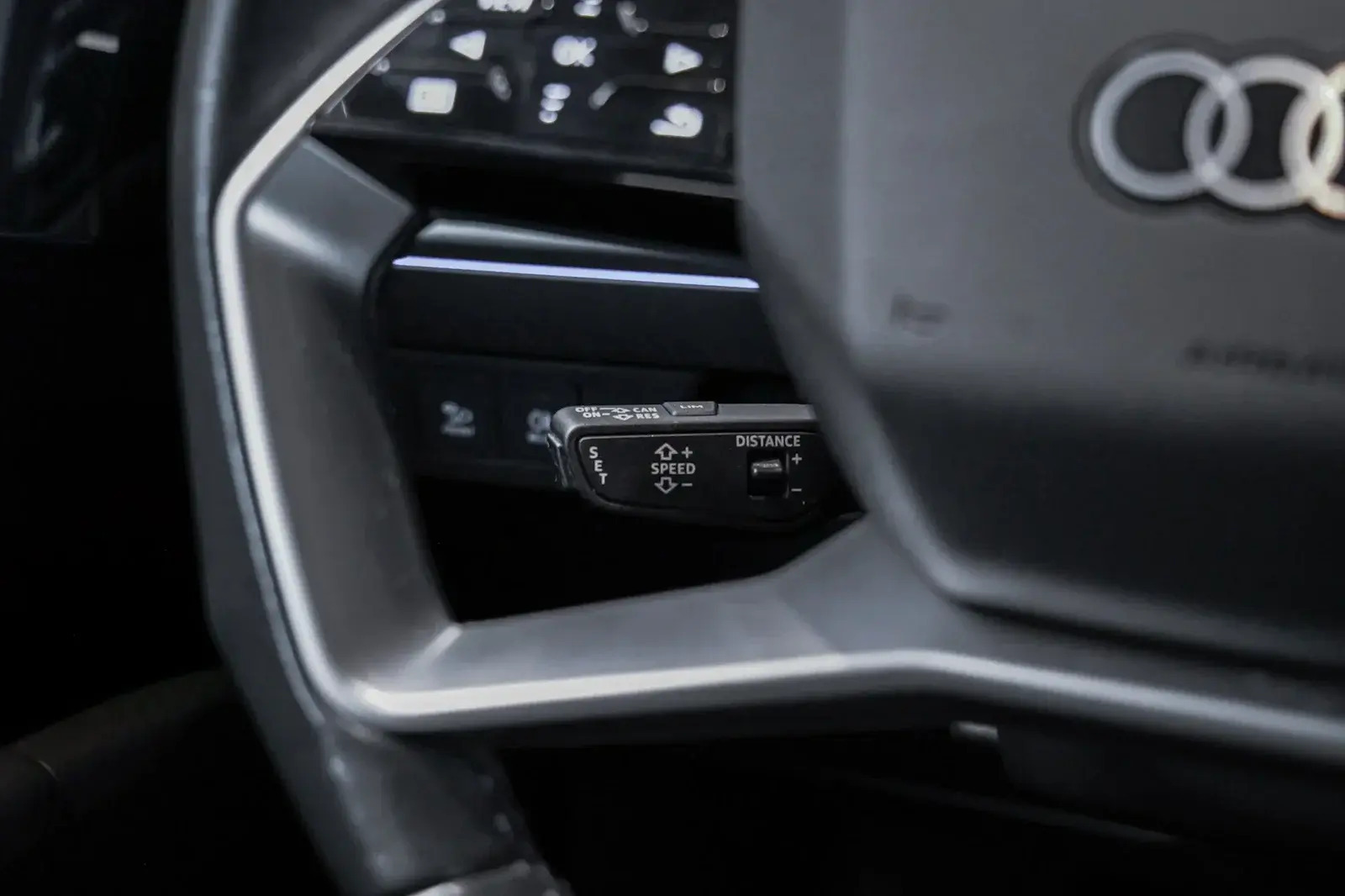 Grå Audi Q4 e-tron fra 2022