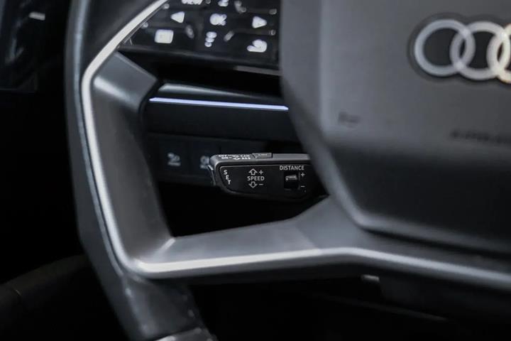 Grå Audi Q4 e-tron fra 2022