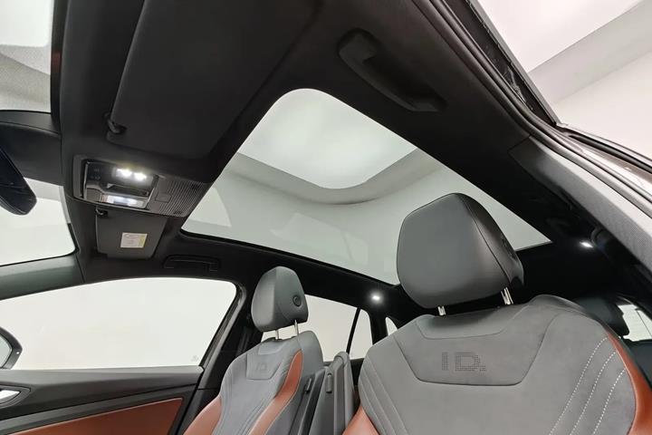 Grå VW ID.4 fra 2021