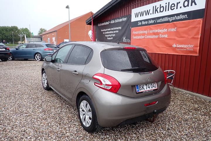 Beige Peugeot 208 fra 2012