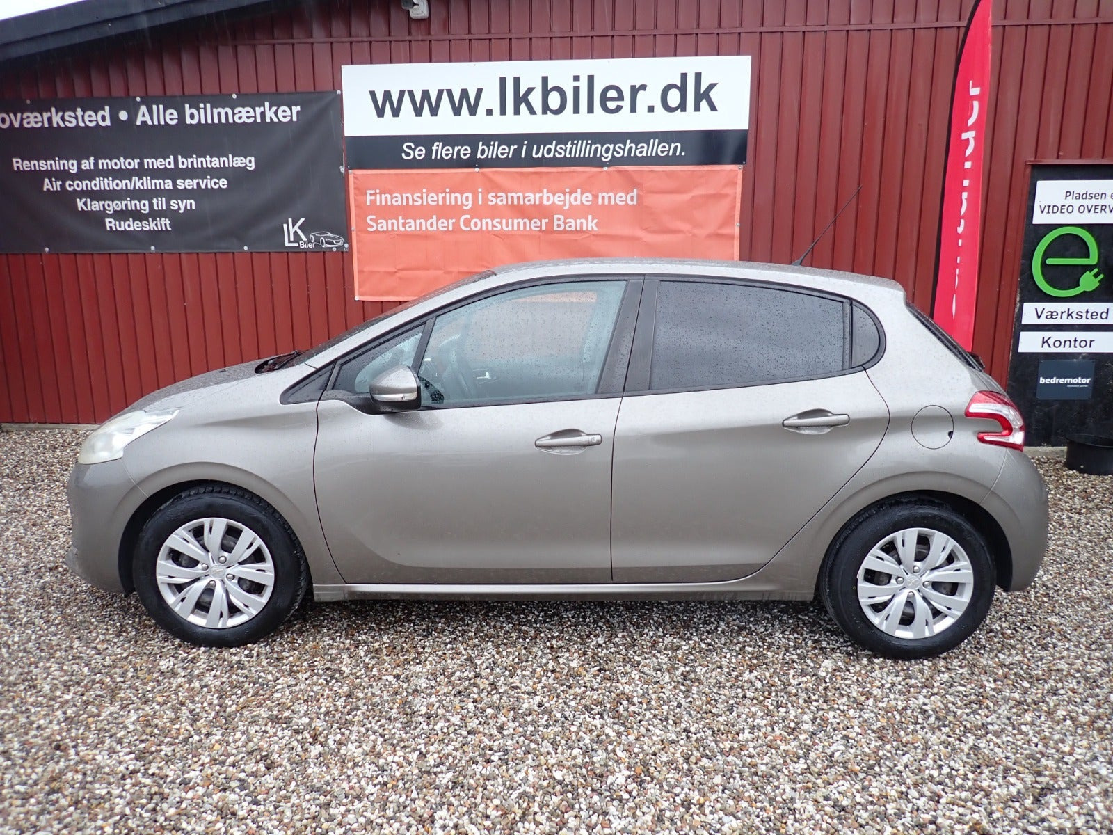 Beige Peugeot 208 fra 2012