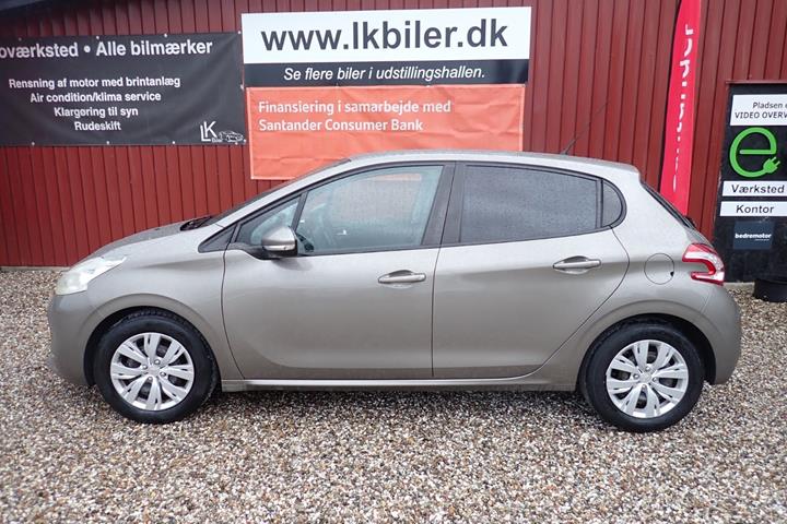 Beige Peugeot 208 fra 2012