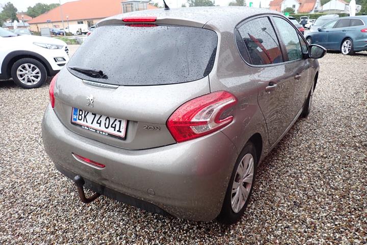 Beige Peugeot 208 fra 2012