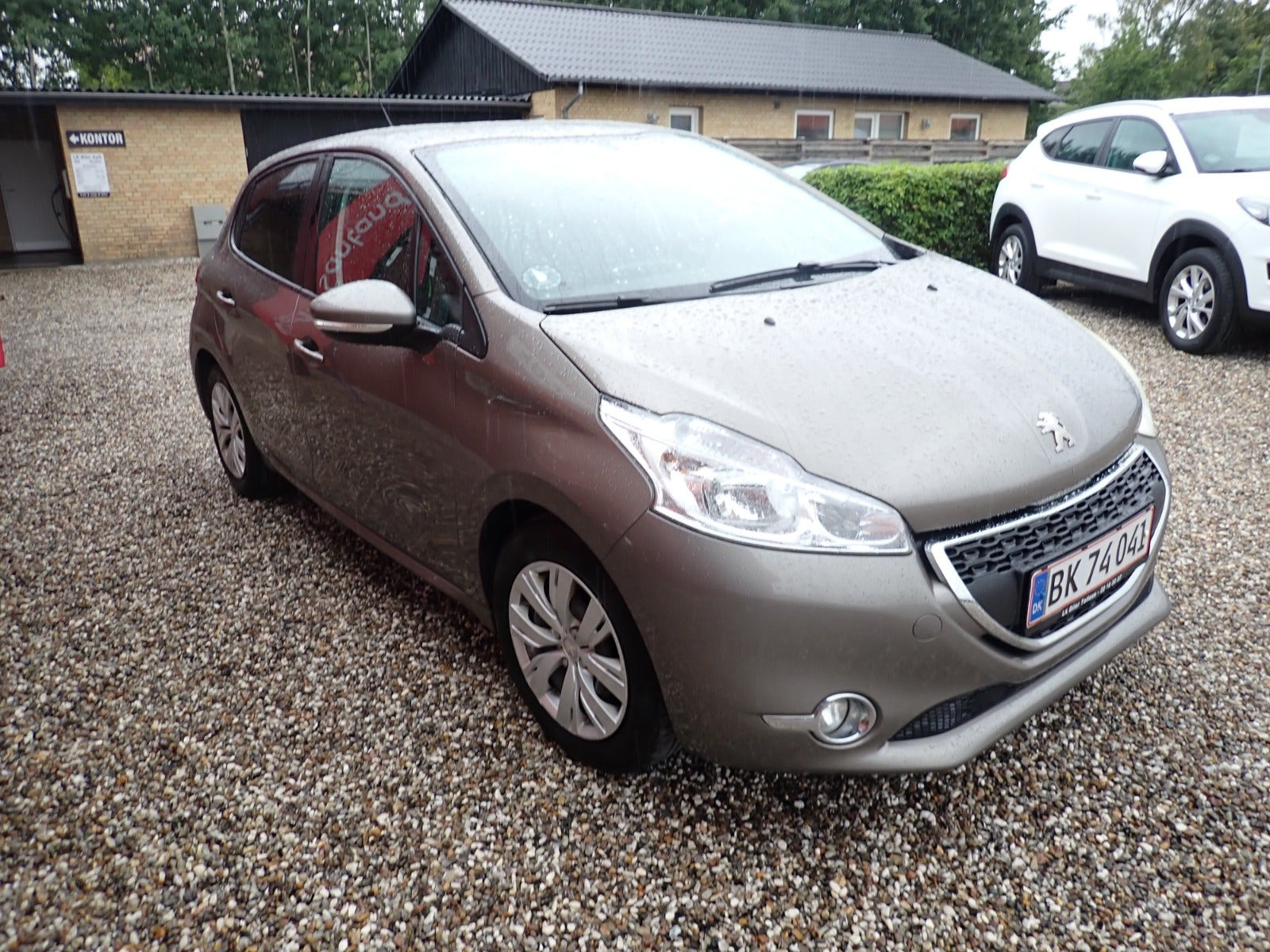 Beige Peugeot 208 fra 2012