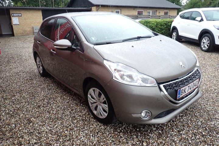 Beige Peugeot 208 fra 2012