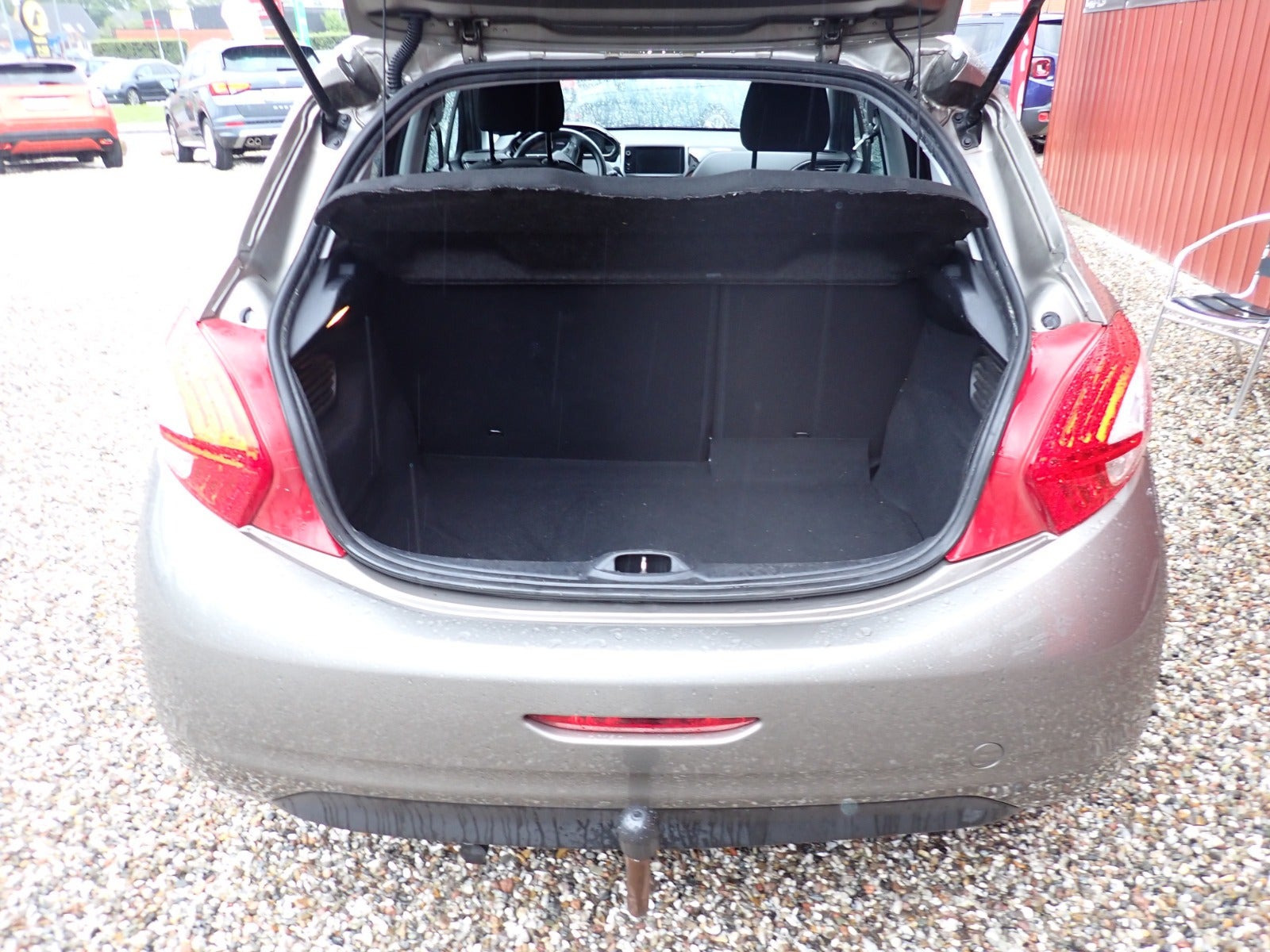 Beige Peugeot 208 fra 2012