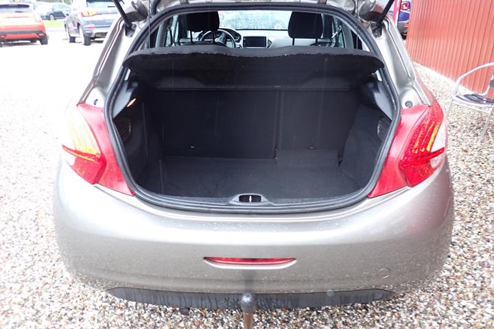 Beige Peugeot 208 fra 2012