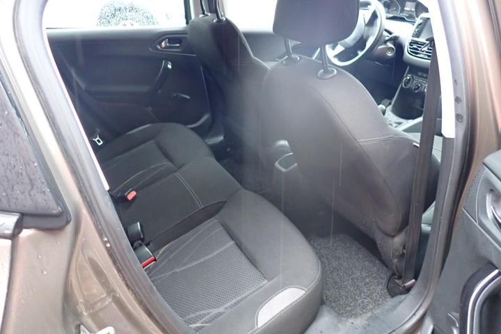 Beige Peugeot 208 fra 2012