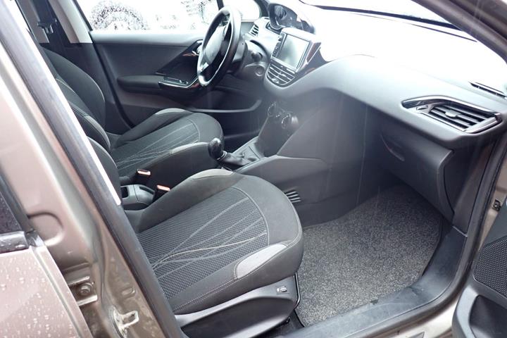 Beige Peugeot 208 fra 2012