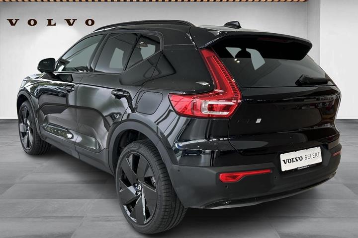 Sort Volvo EX40 fra 2025