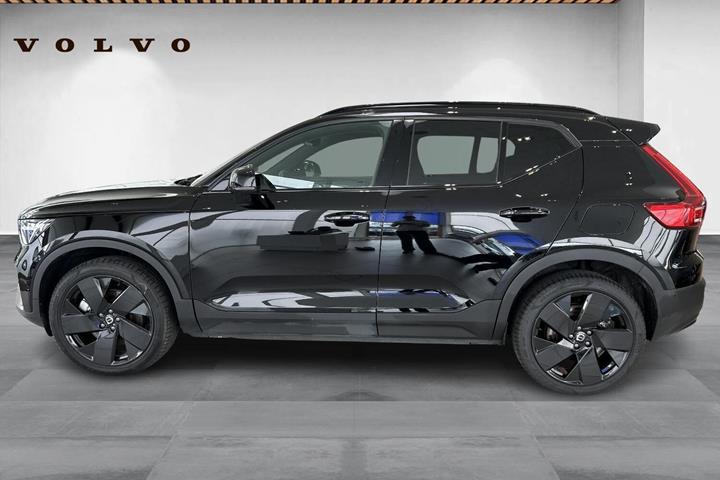 Sort Volvo EX40 fra 2025