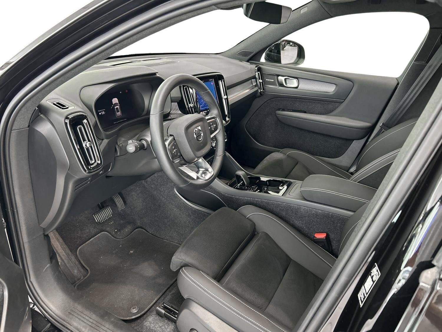 Sort Volvo EX40 fra 2025