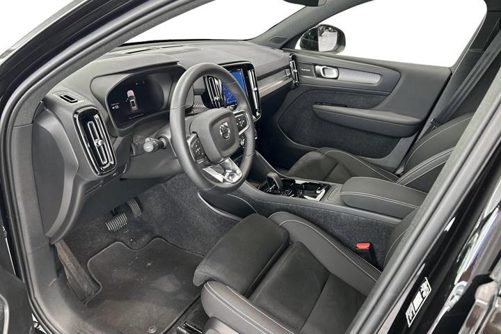 Sort Volvo EX40 fra 2025