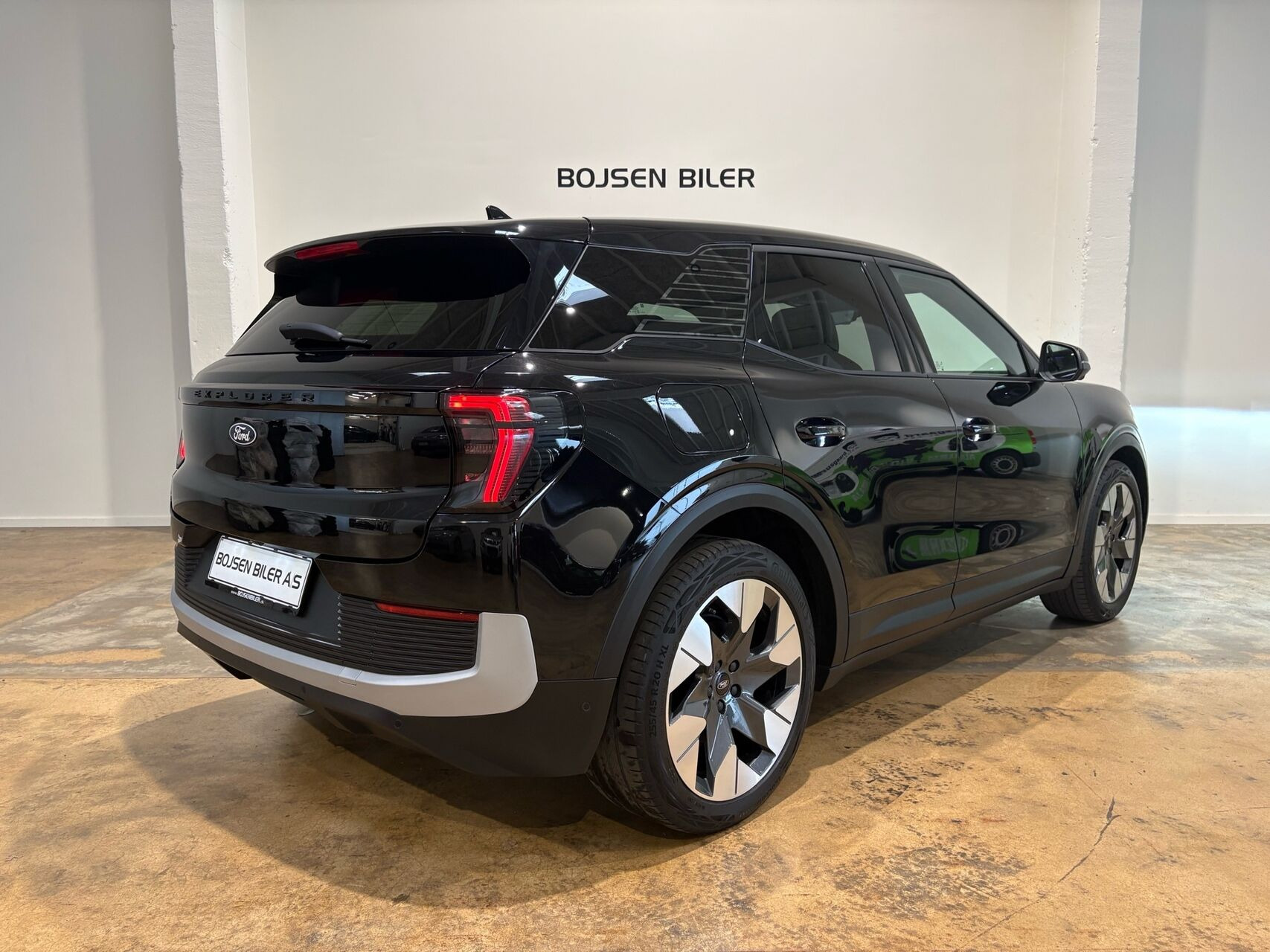 Sort Ford Explorer fra 2025
