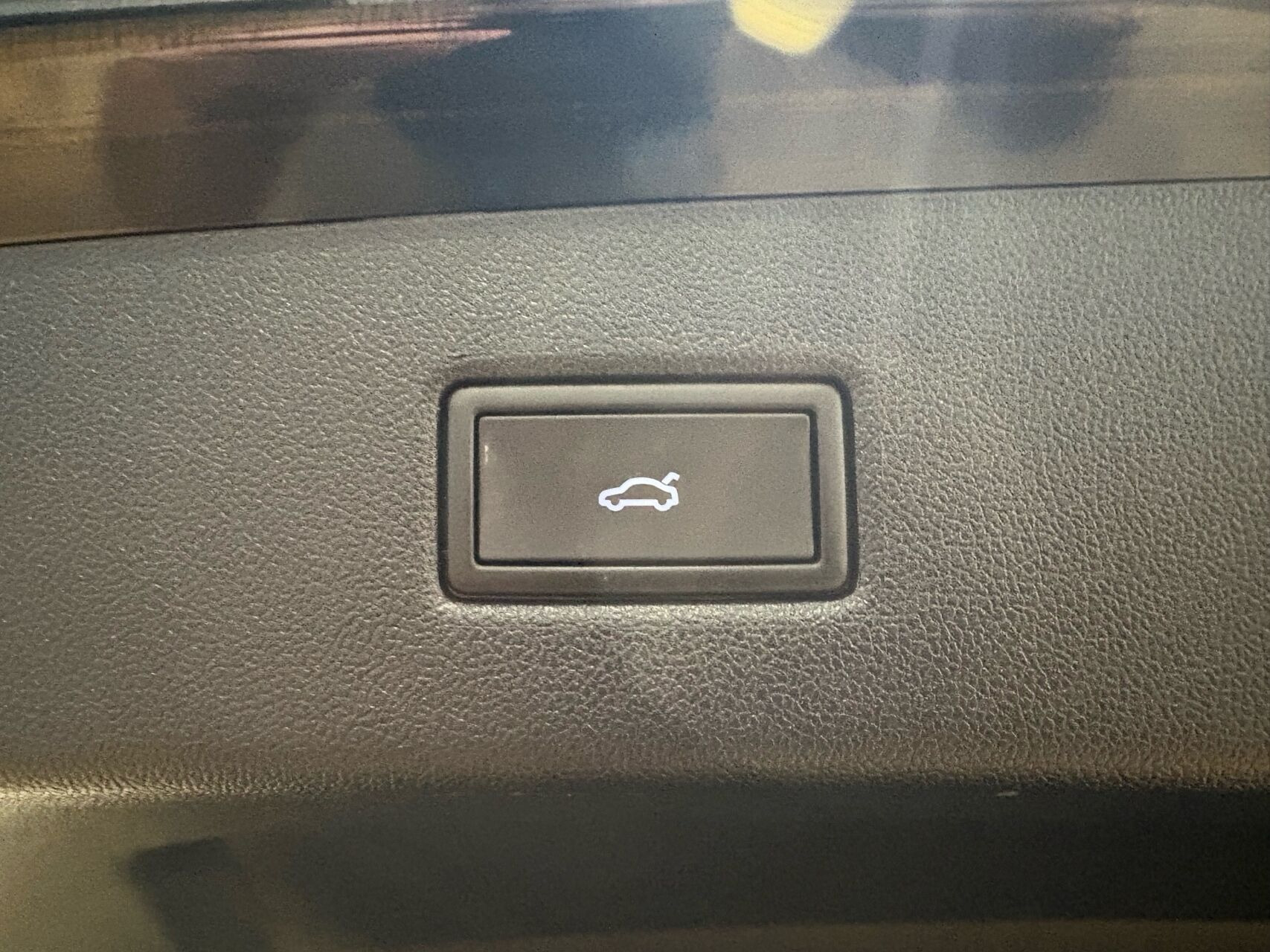 Sort Ford Explorer fra 2025