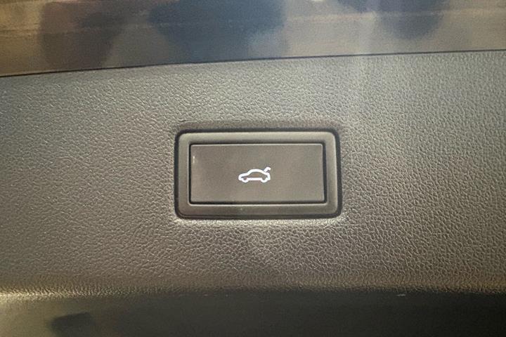 Sort Ford Explorer fra 2025