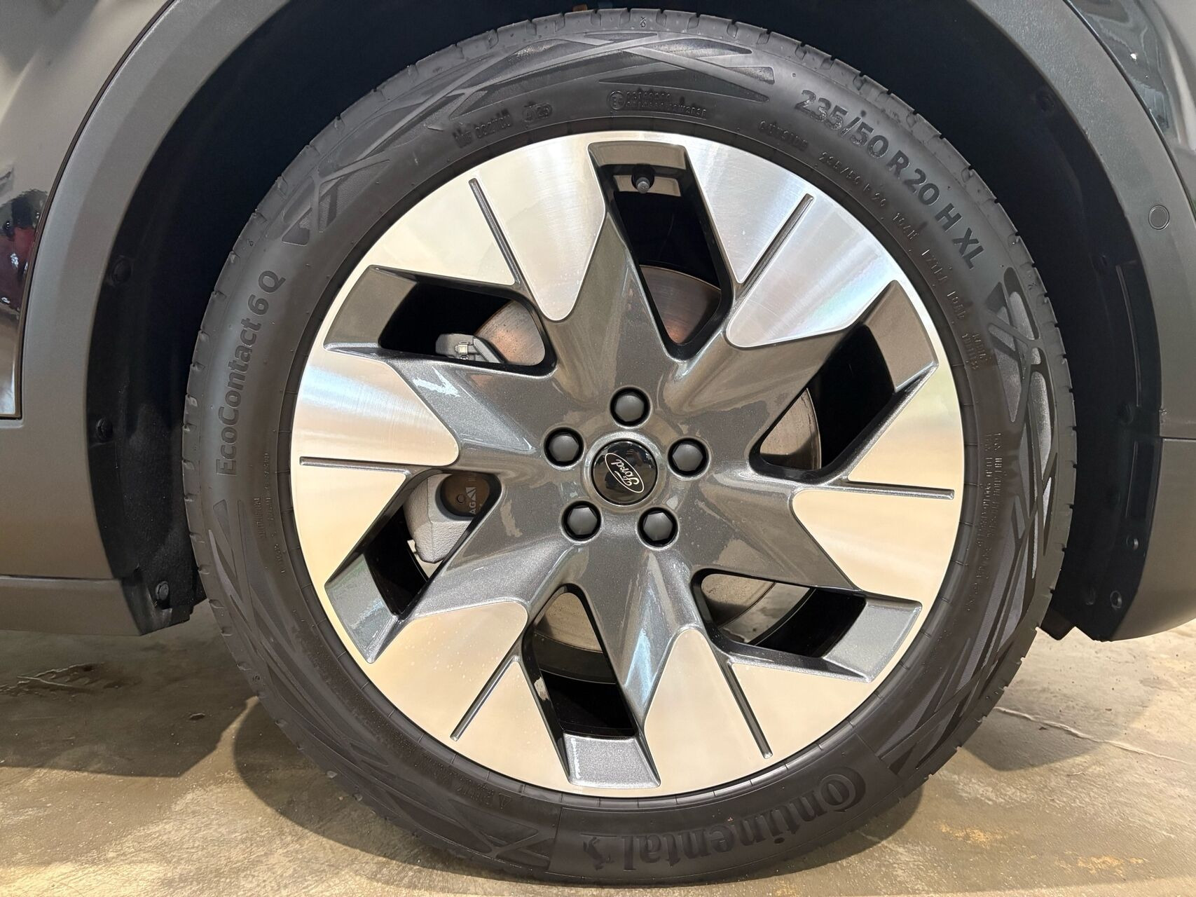 Sort Ford Explorer fra 2025