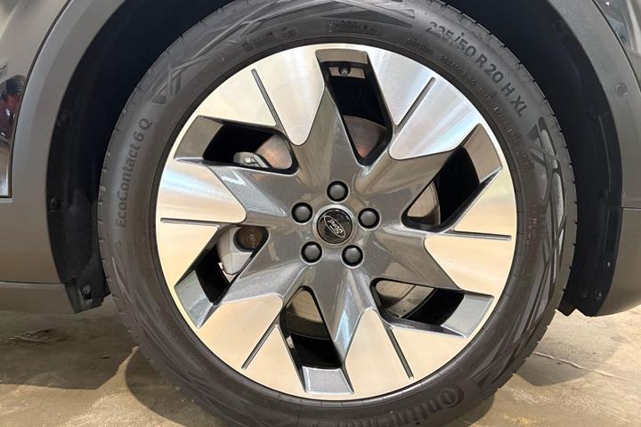 Sort Ford Explorer fra 2025